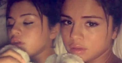 Selena Gomez Shared a Candid Photo From Bed。